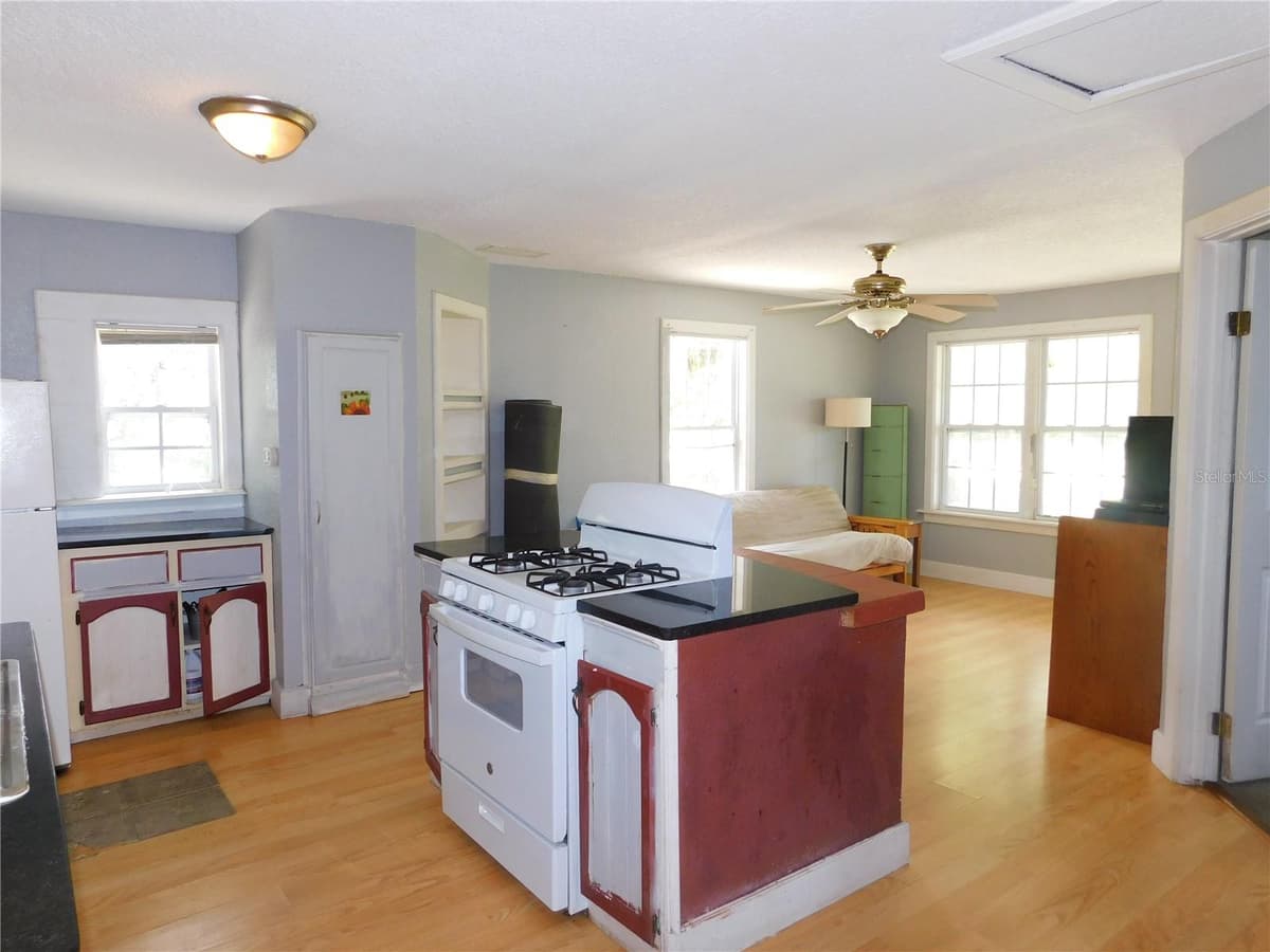 306 FLORIDA DRIVE — photo 12 of 27