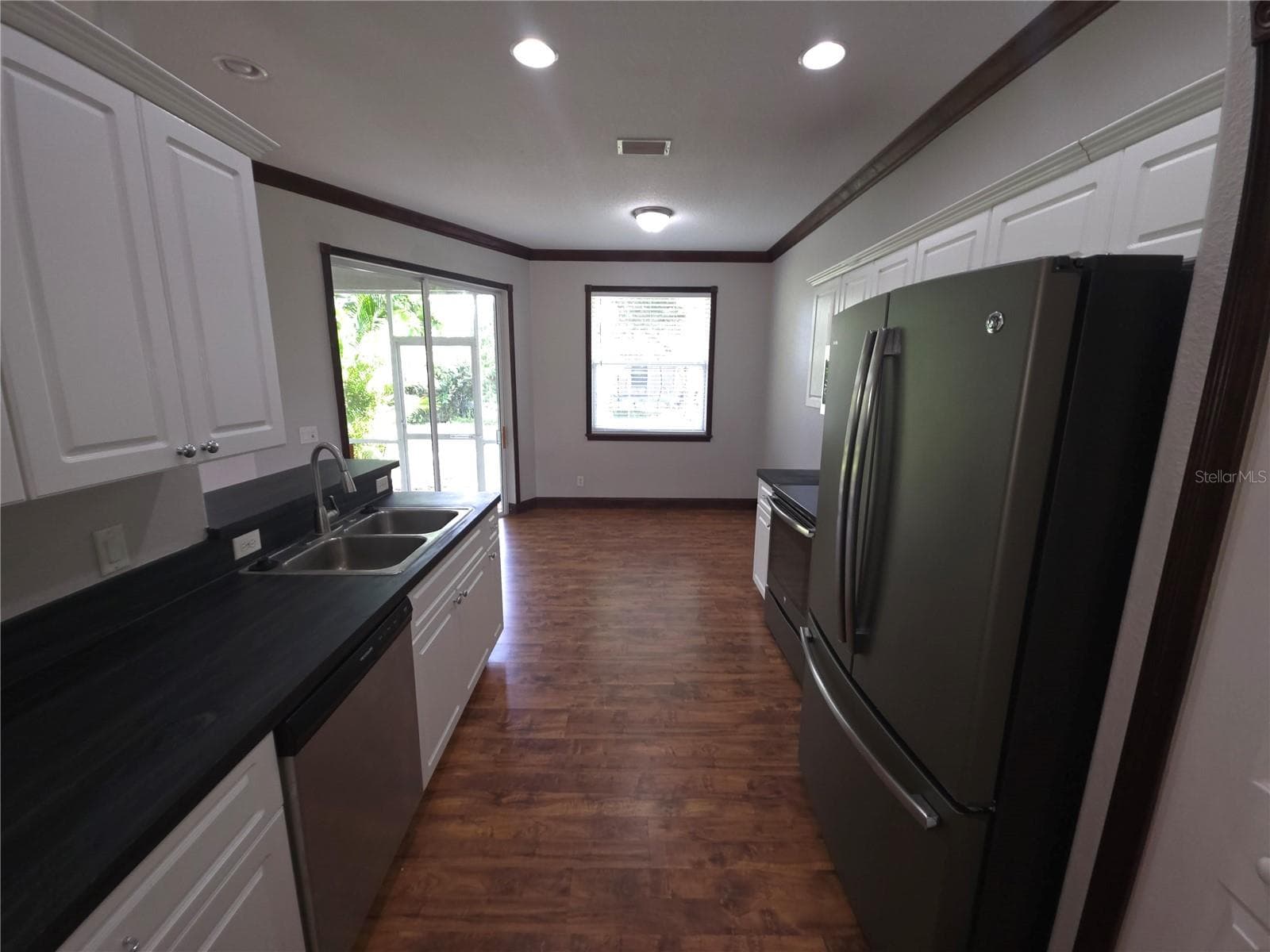 3564 LASLO AVENUE — photo 13 of 37