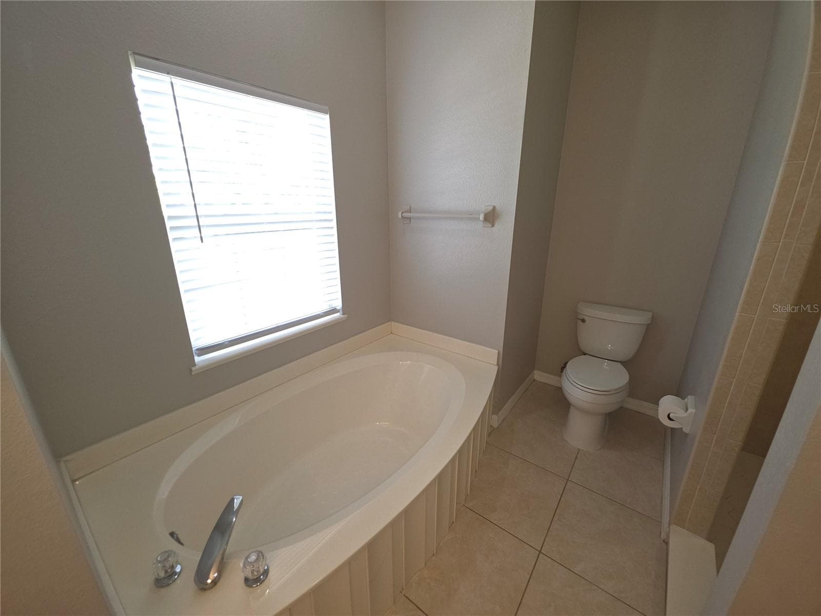 3564 LASLO AVENUE — photo 26 of 37