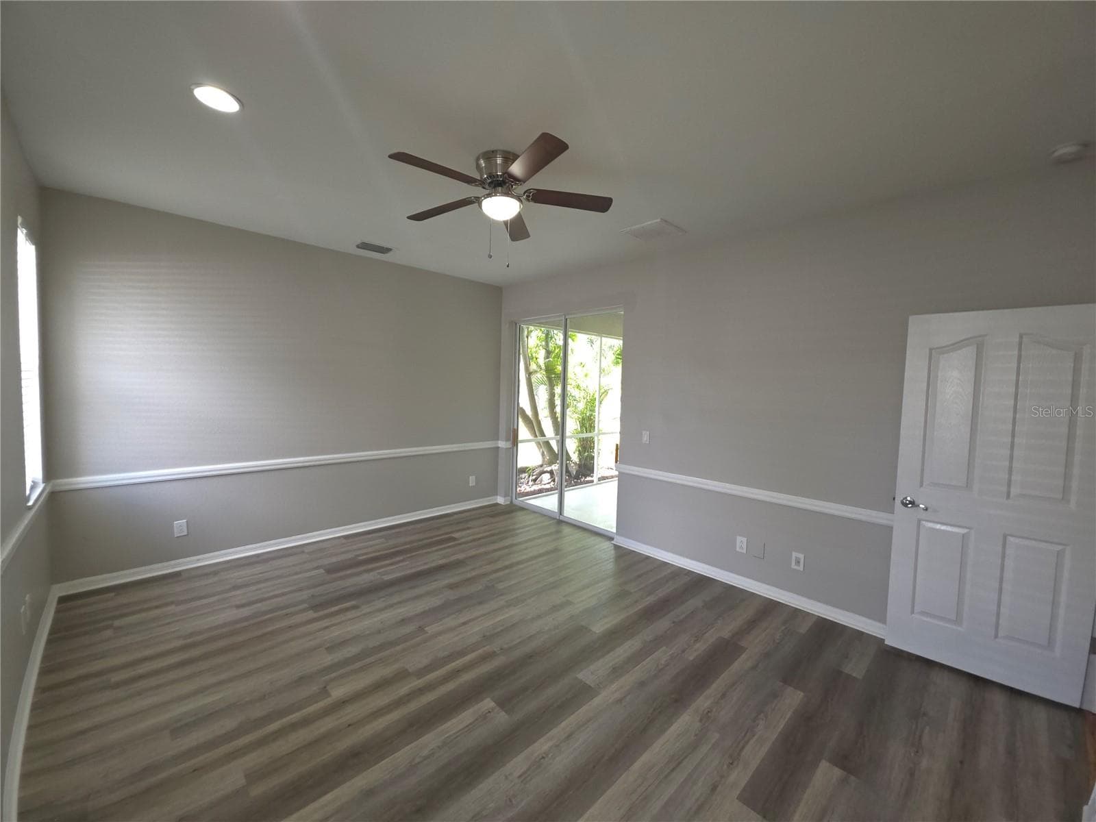 3564 LASLO AVENUE — photo 24 of 37