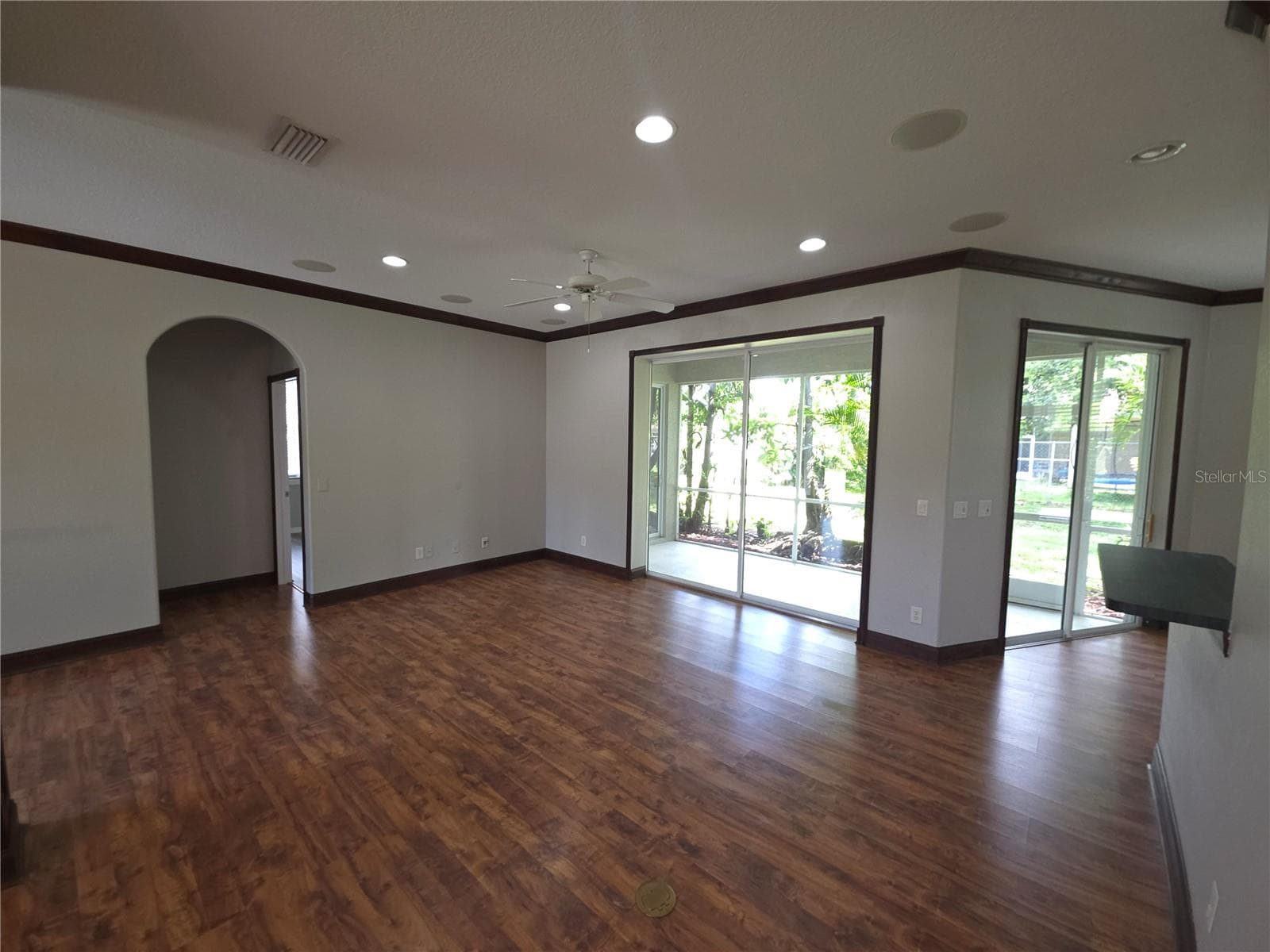 3564 LASLO AVENUE — photo 6 of 37