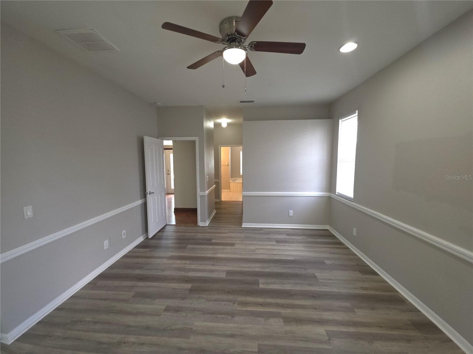 3564 LASLO AVENUE — photo 23 of 37