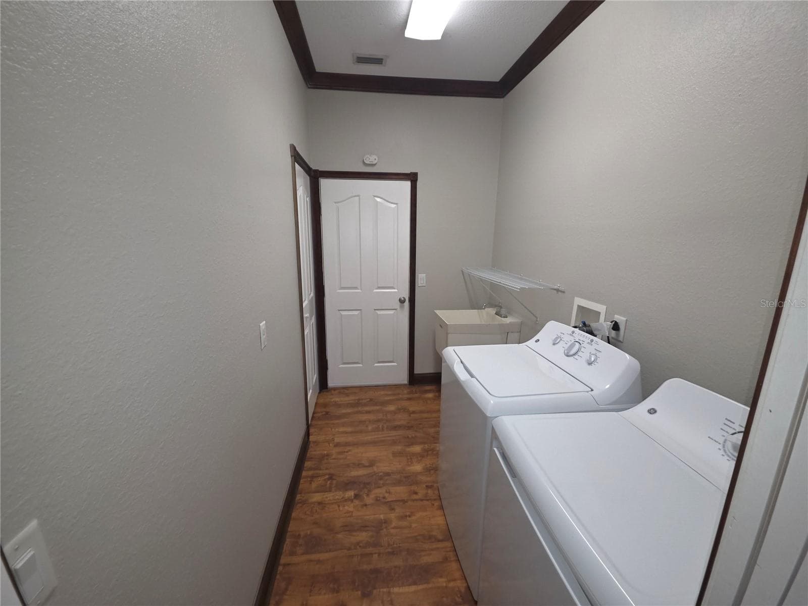 3564 LASLO AVENUE — photo 19 of 37