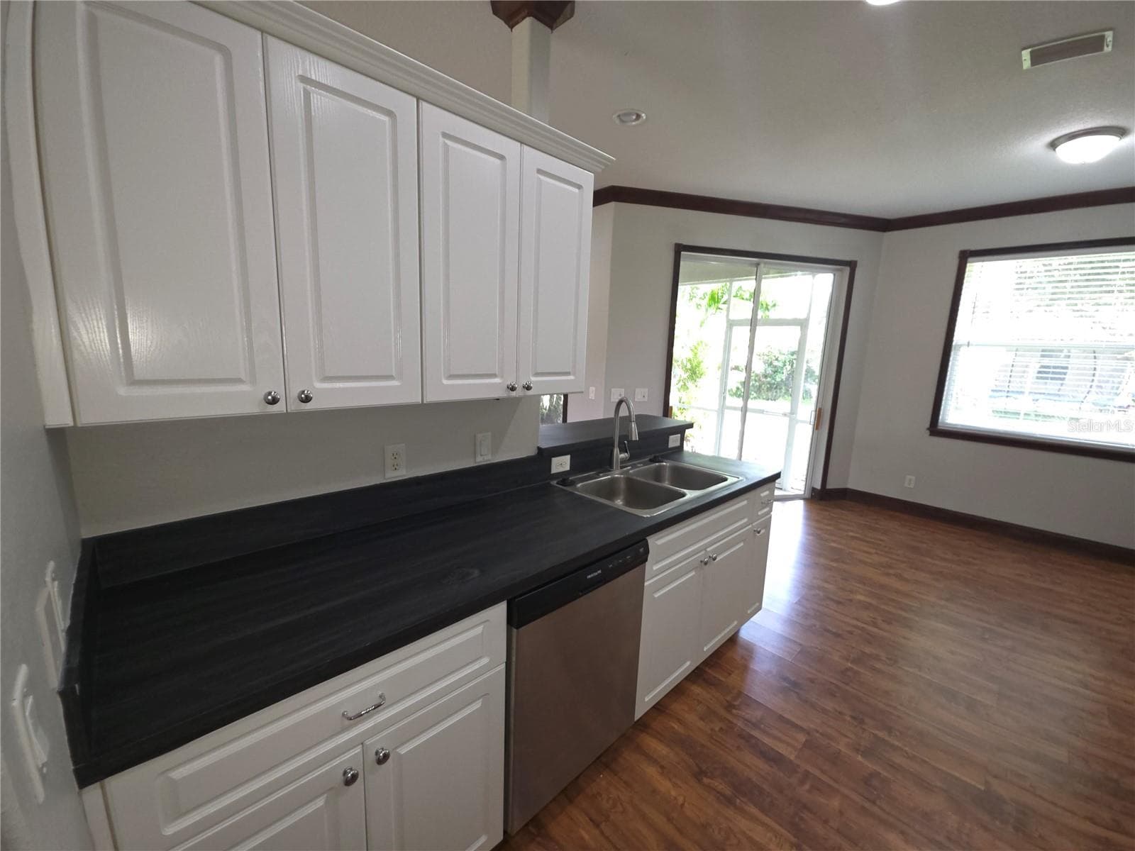 3564 LASLO AVENUE — photo 11 of 37