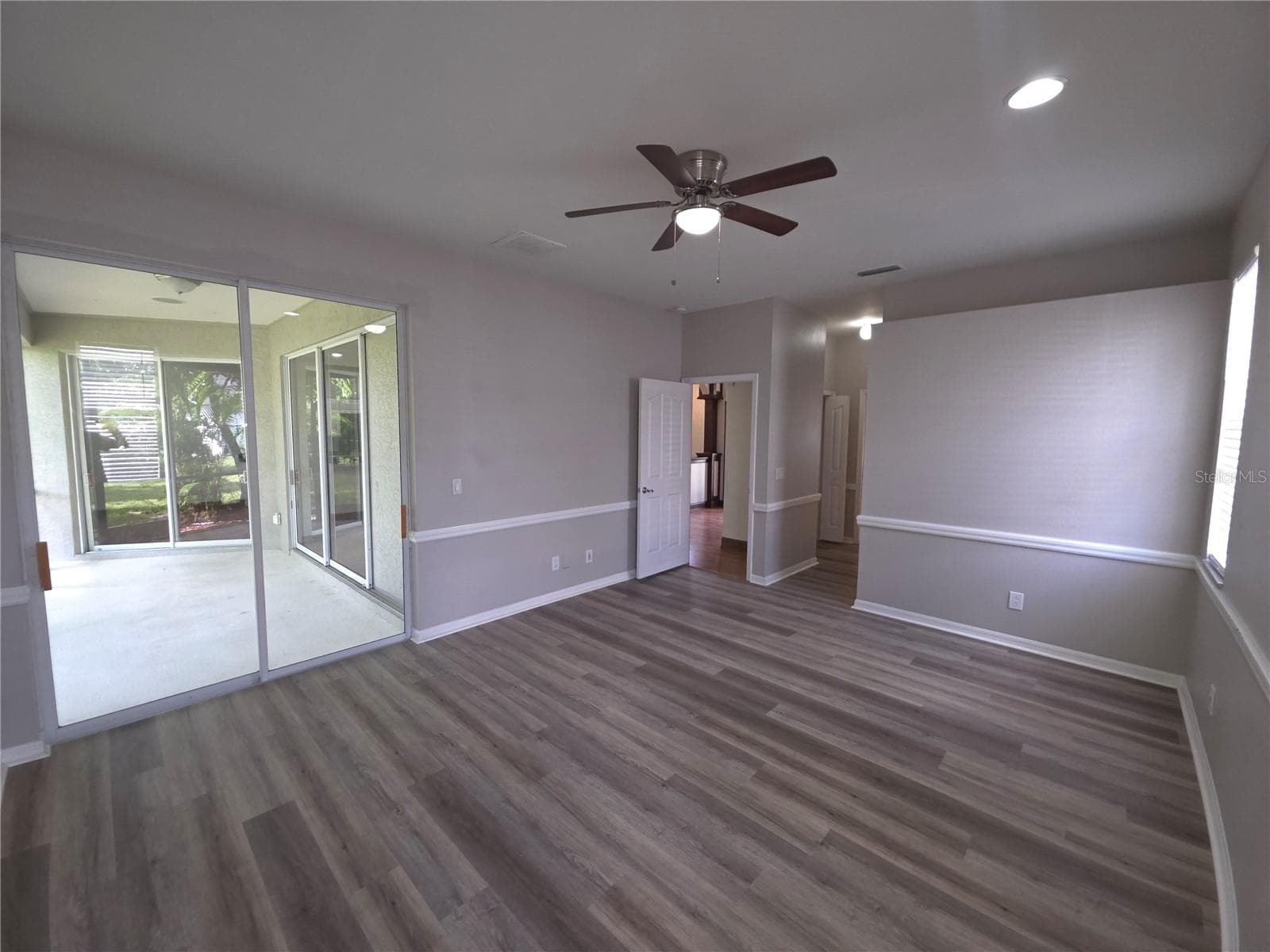 3564 LASLO AVENUE — photo 22 of 37