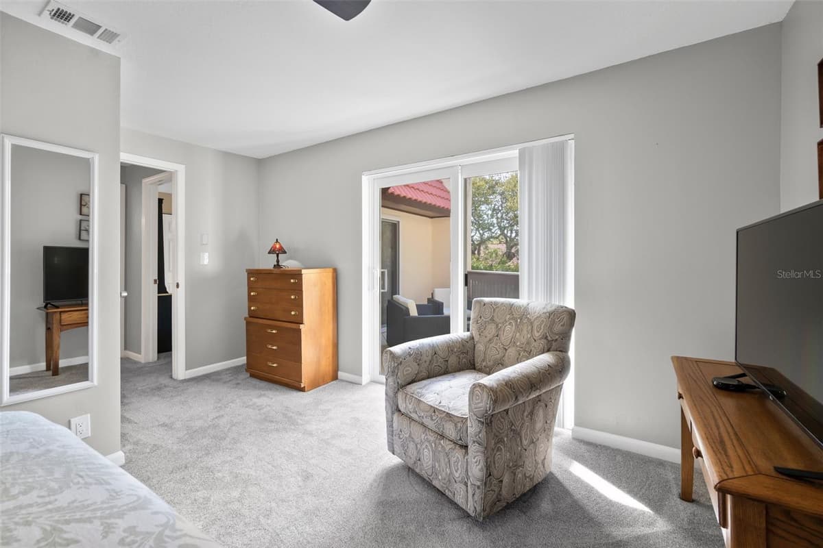 8762 LIVE OAK COURT — photo 25 of 50
