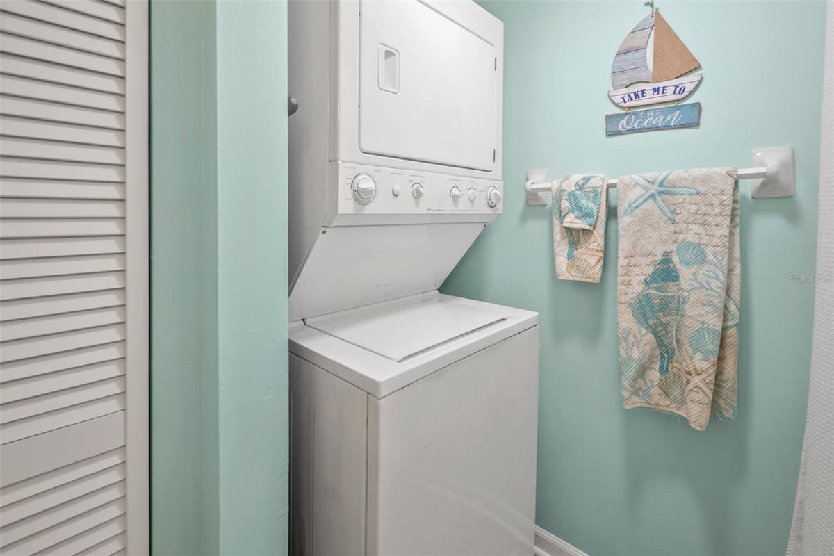 8762 LIVE OAK COURT — photo 32 of 50