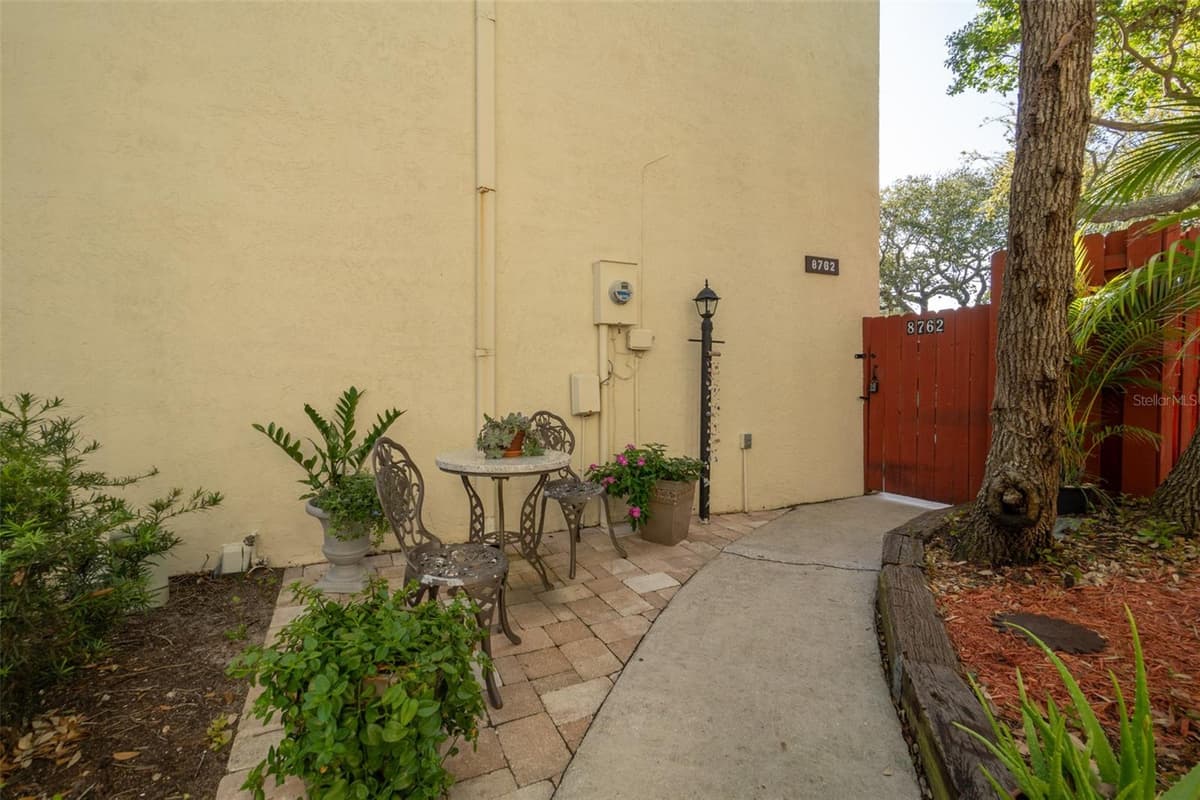 8762 LIVE OAK COURT — photo 34 of 50