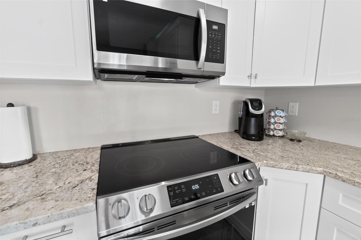 8762 LIVE OAK COURT — photo 7 of 50