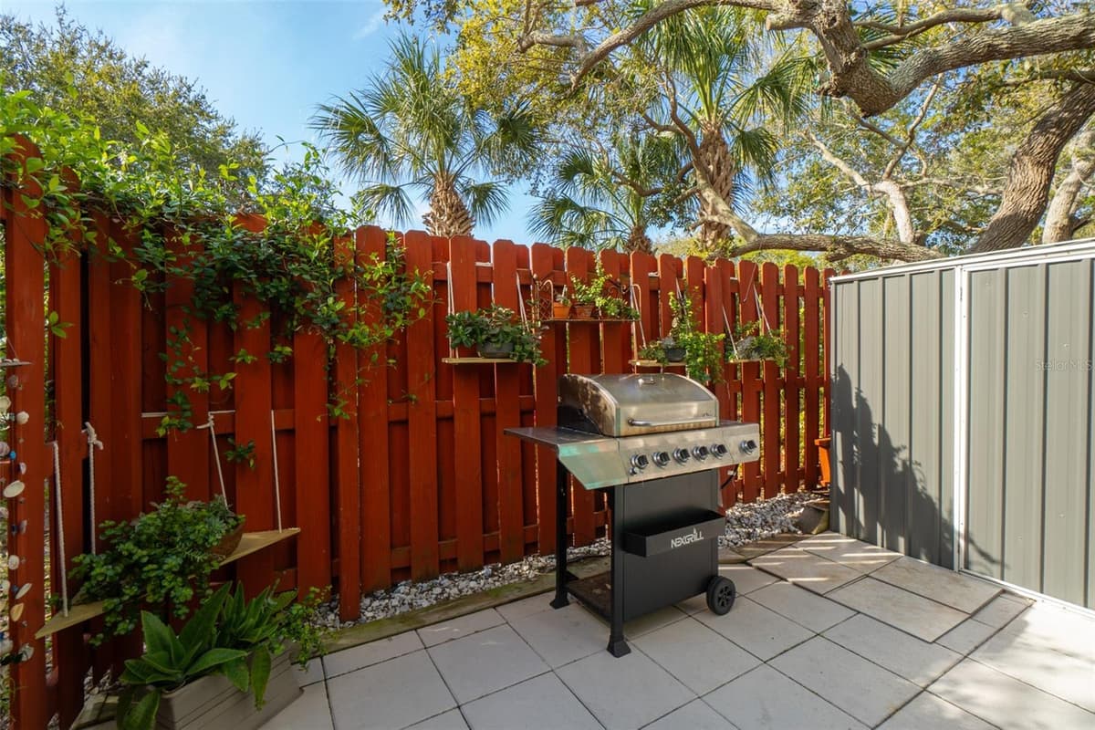 8762 LIVE OAK COURT — photo 12 of 50