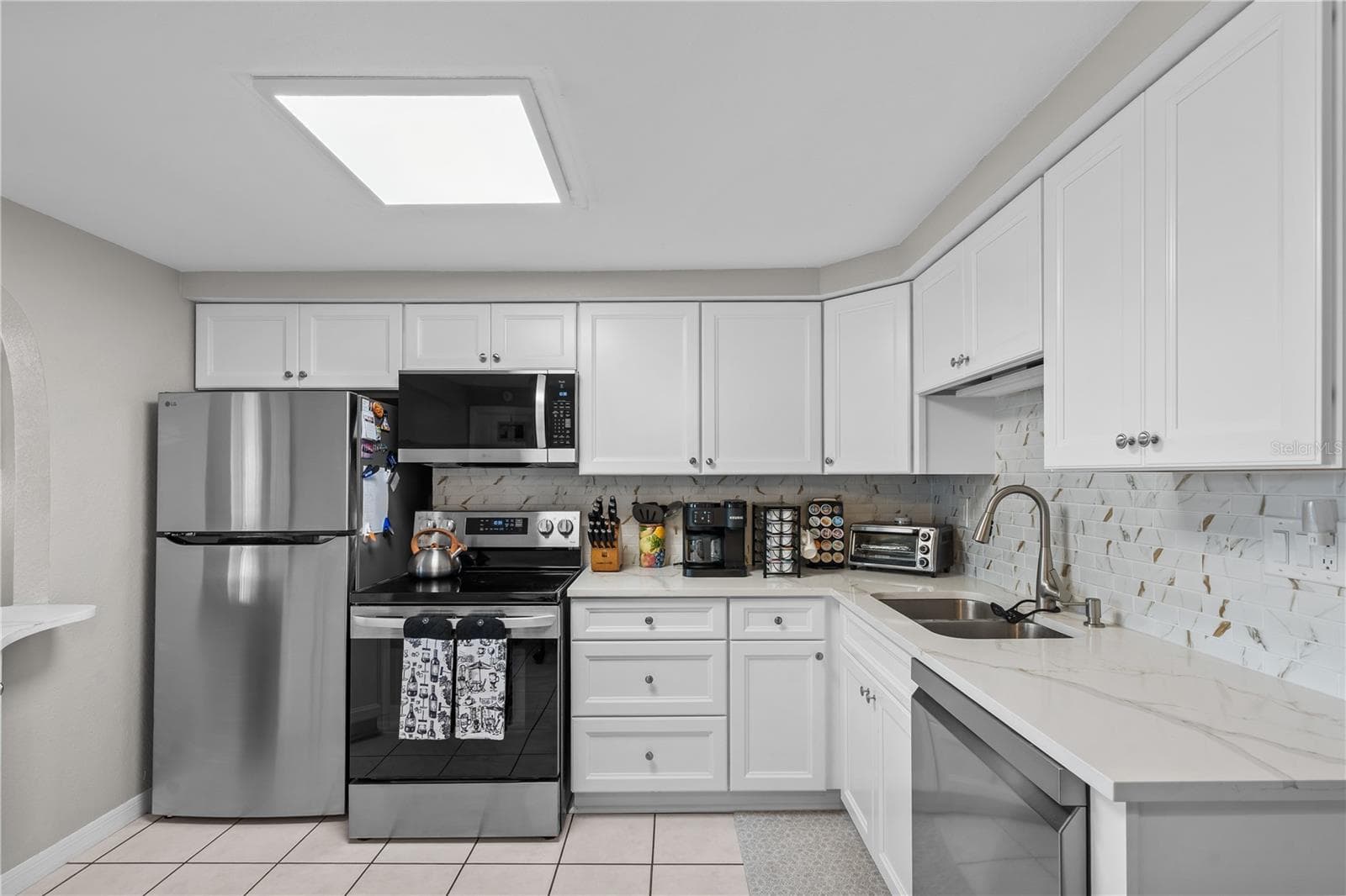 13323 NEPTUNE DRIVE — photo 11 of 40