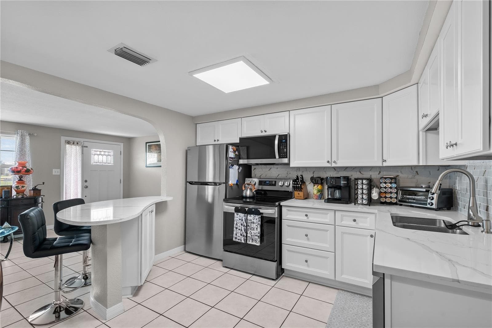 13323 NEPTUNE DRIVE — photo 9 of 40