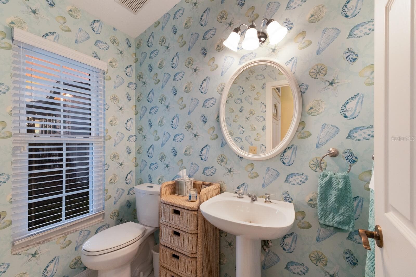 1528 43RD AVENUE DRIVE — photo 18 of 56