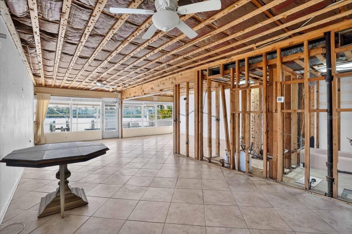 17 SEASIDE COURT — photo 12 of 27