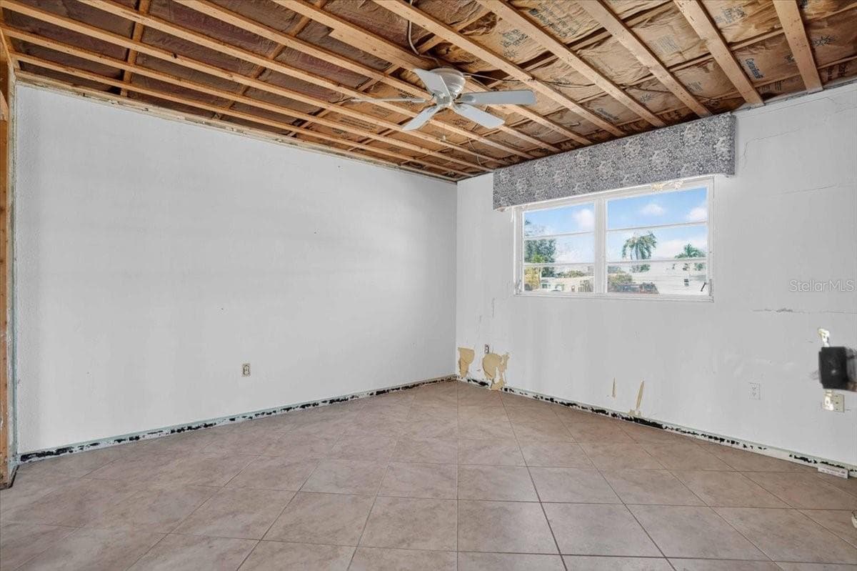 17 SEASIDE COURT — photo 13 of 27