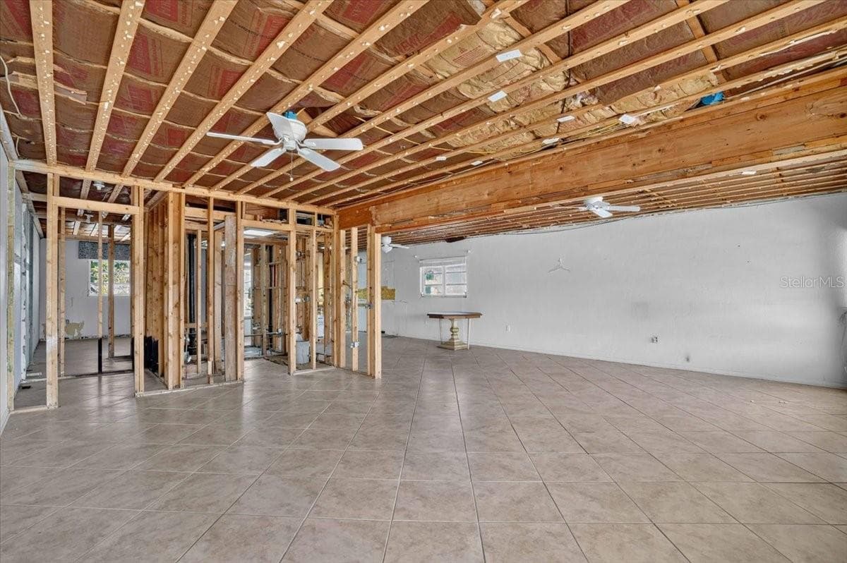 17 SEASIDE COURT — photo 8 of 27