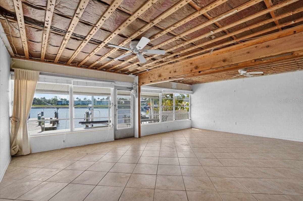 17 SEASIDE COURT — photo 6 of 27