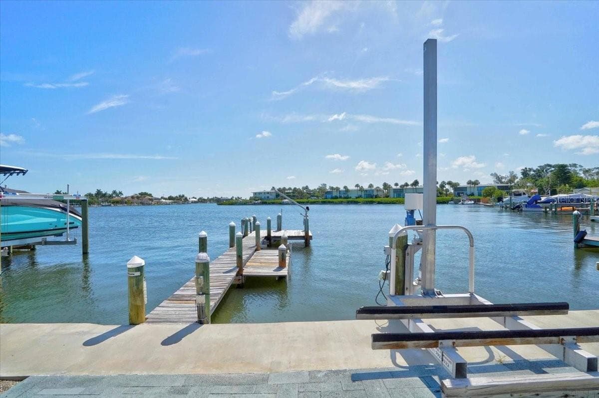 17 SEASIDE COURT — photo 19 of 27