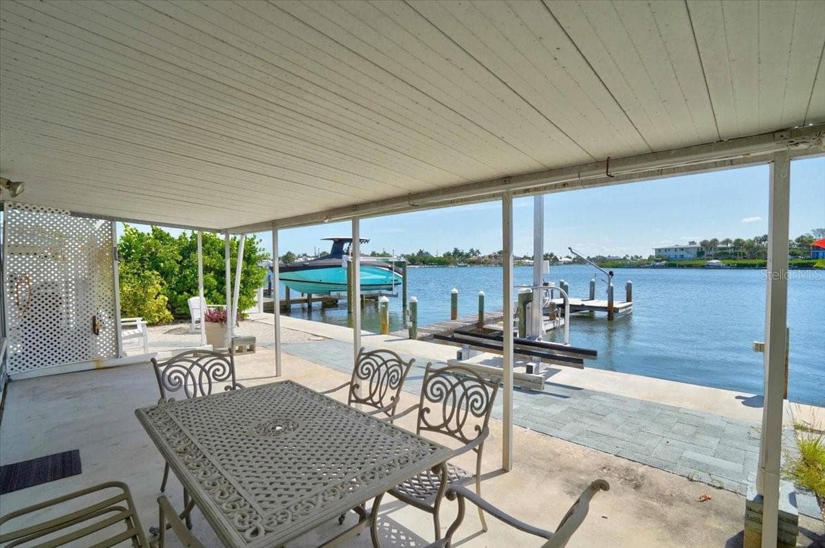 17 SEASIDE COURT — photo 18 of 27