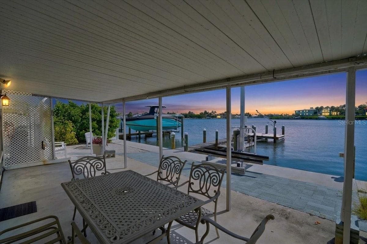 17 SEASIDE COURT — photo 22 of 27