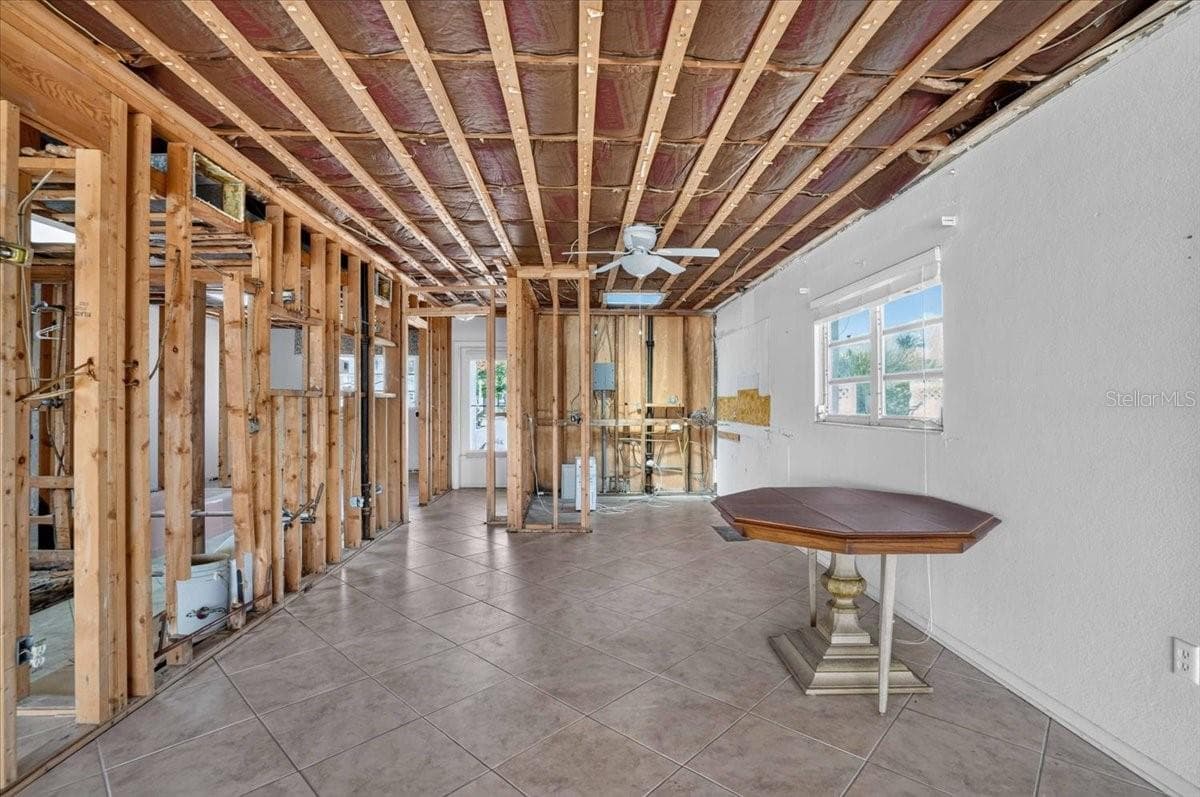 17 SEASIDE COURT — photo 10 of 27