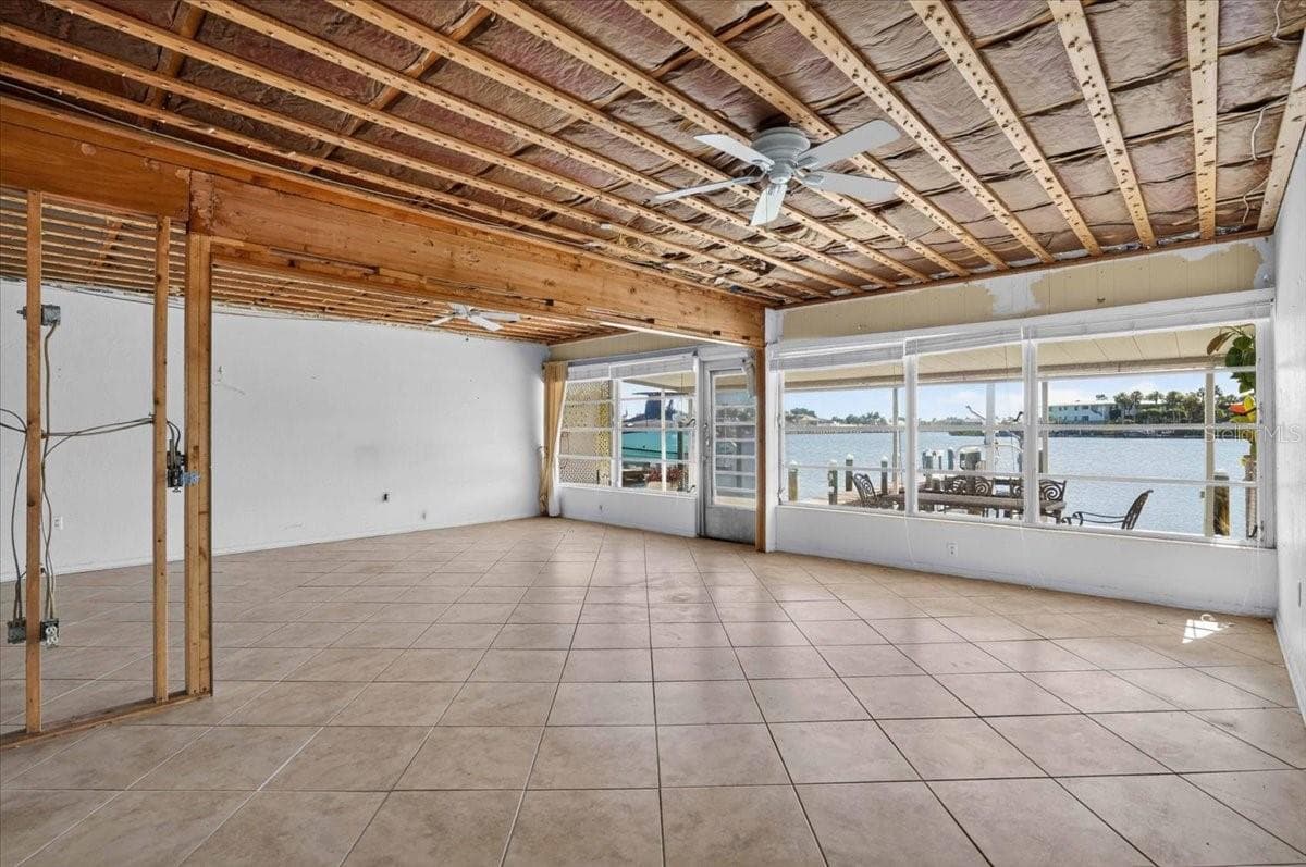 17 SEASIDE COURT — photo 7 of 27