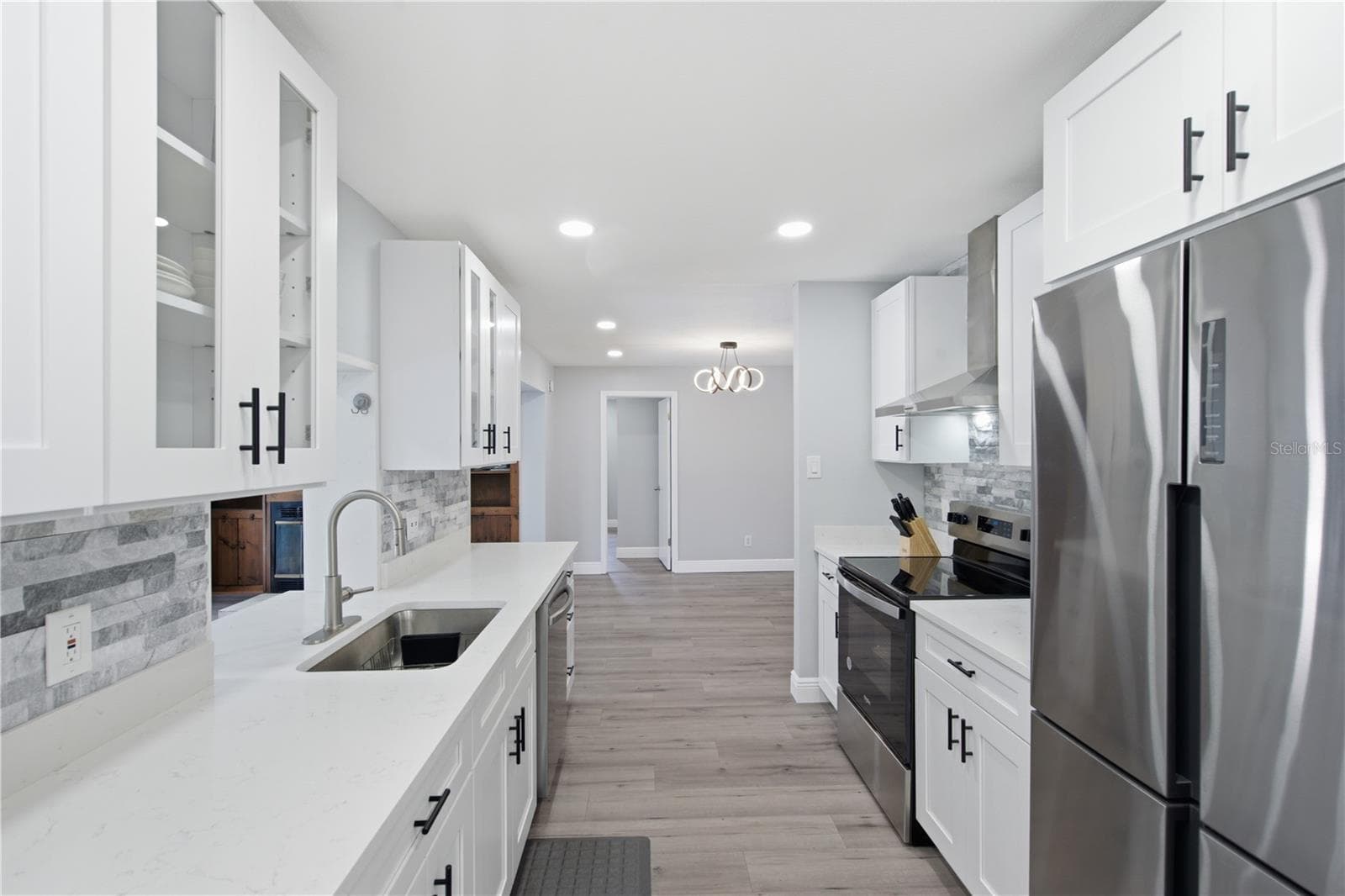 1811 FOREST DRIVE — photo 9 of 37