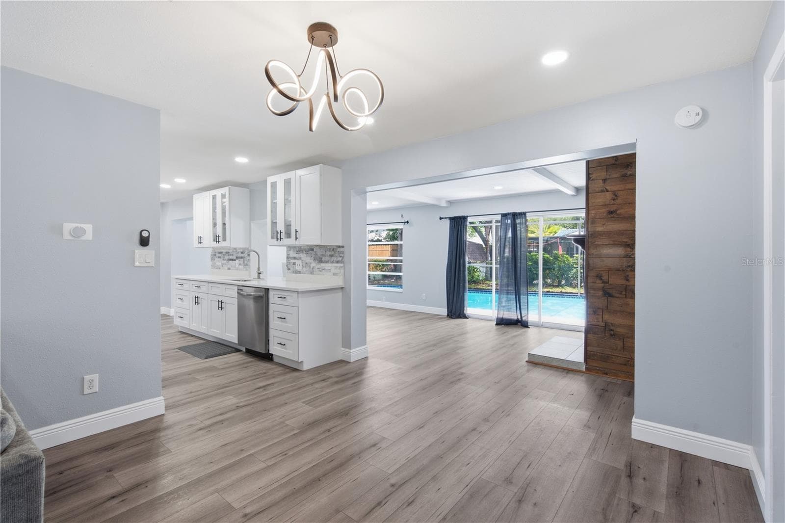 1811 FOREST DRIVE — photo 8 of 37