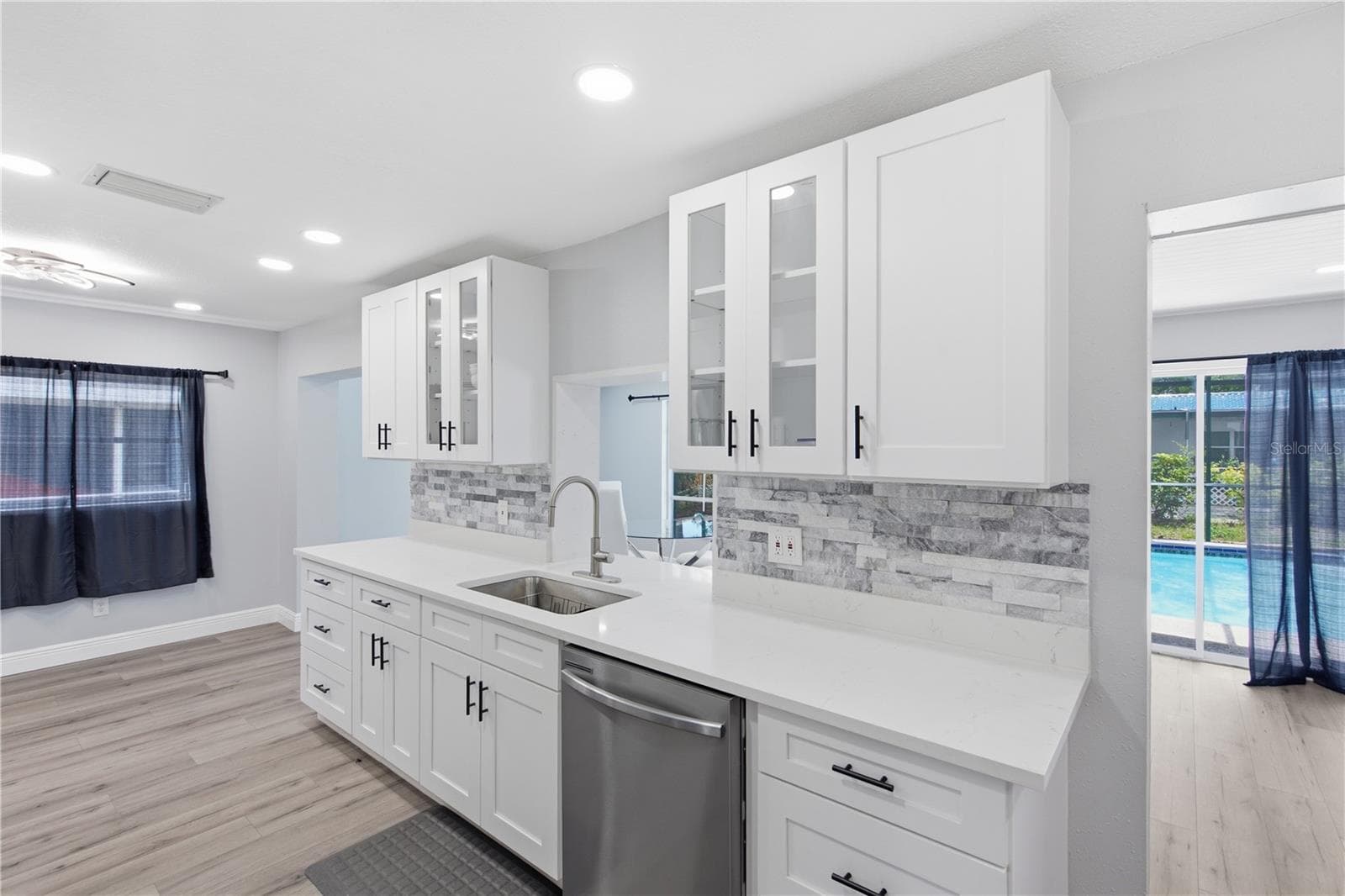 1811 FOREST DRIVE — photo 11 of 37