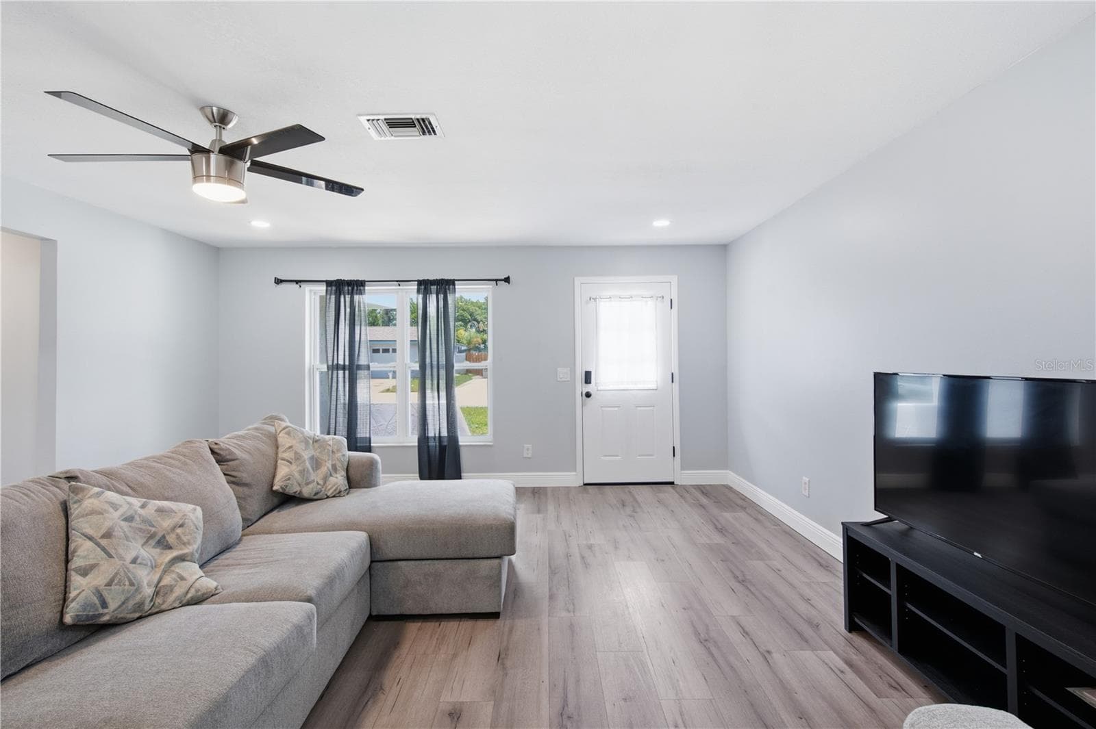 1811 FOREST DRIVE — photo 5 of 37