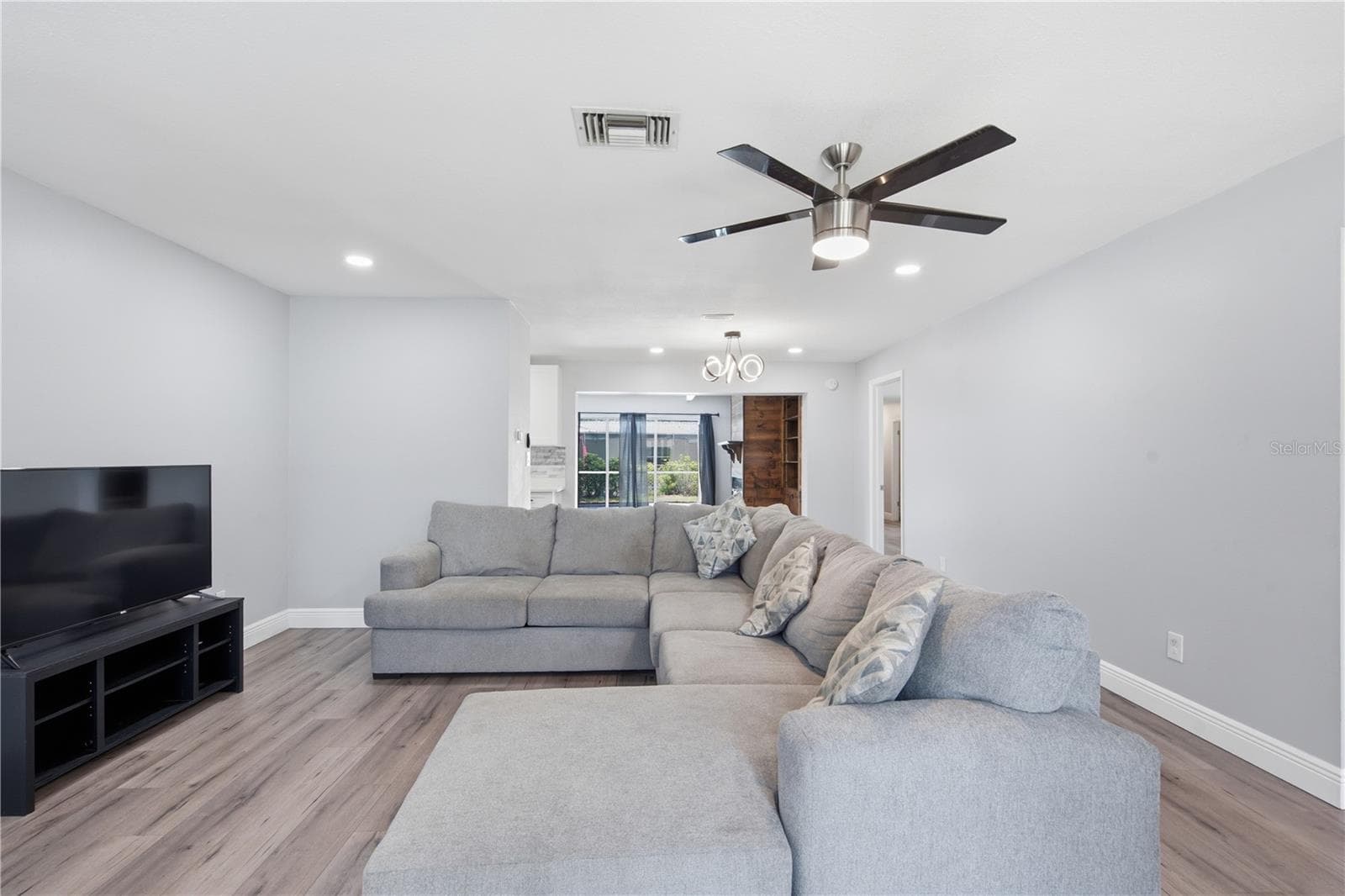 1811 FOREST DRIVE — photo 6 of 37