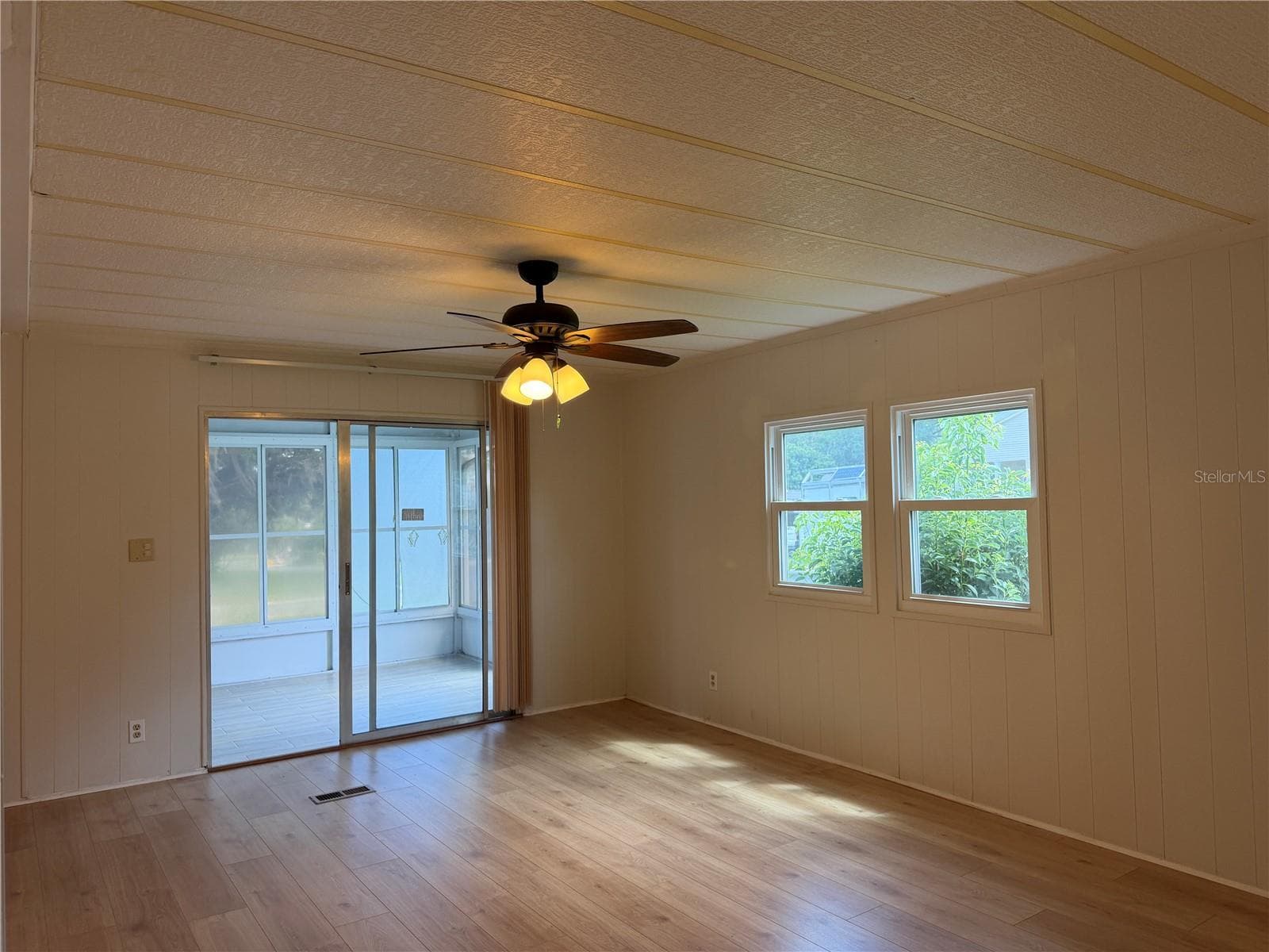 925 BEECHWOOD AVENUE — photo 8 of 26