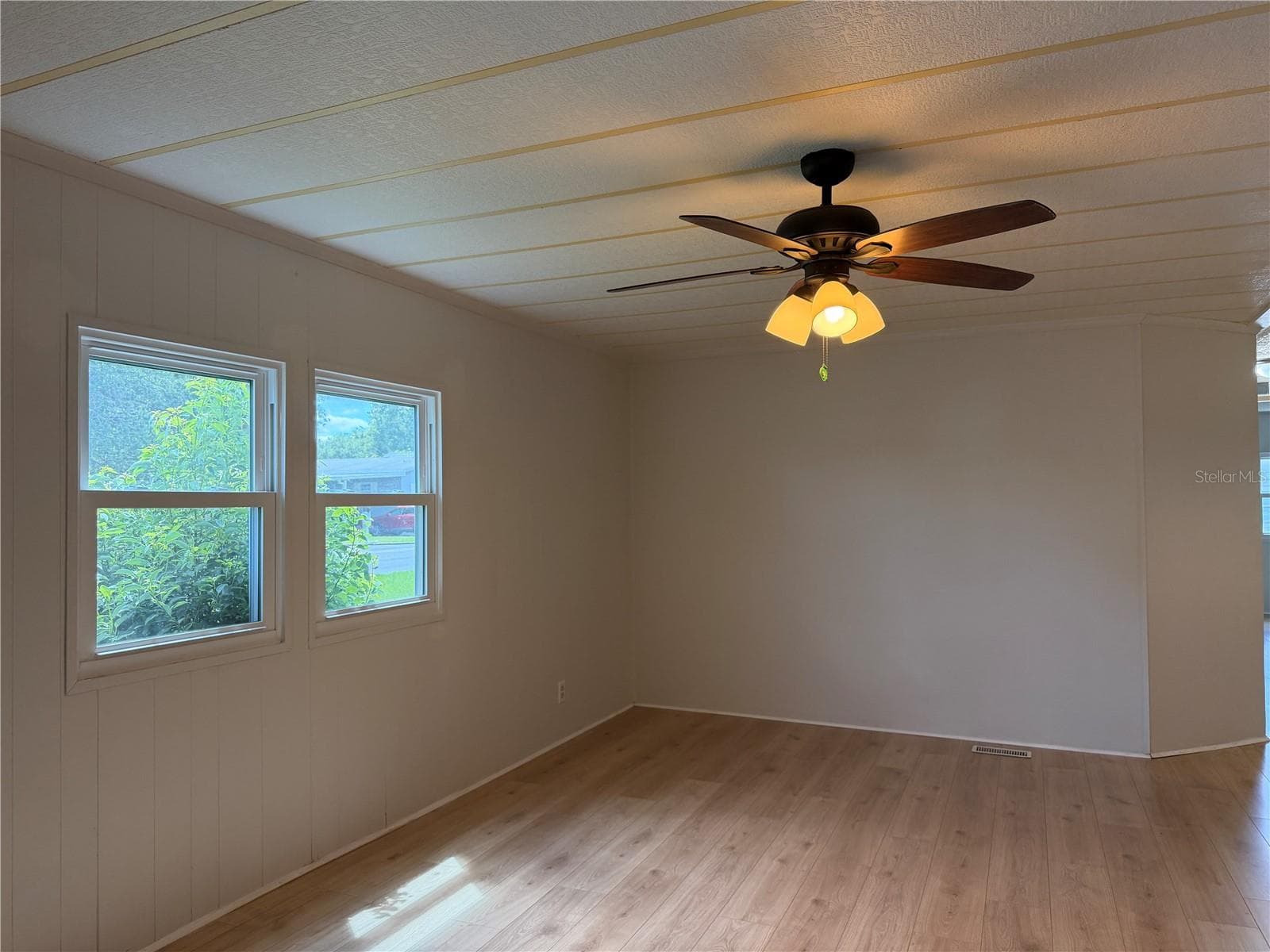 925 BEECHWOOD AVENUE — photo 3 of 26