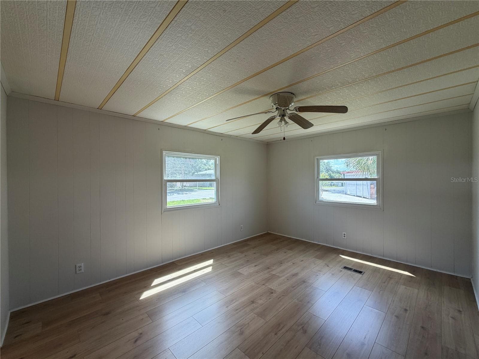 925 BEECHWOOD AVENUE — photo 15 of 26