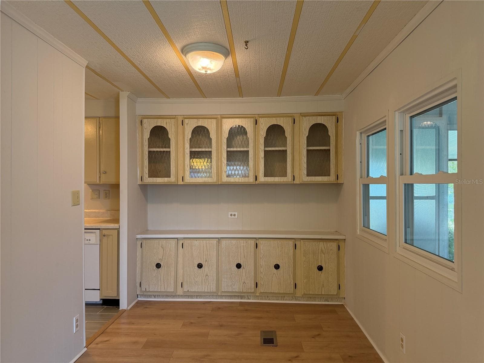 925 BEECHWOOD AVENUE — photo 7 of 26