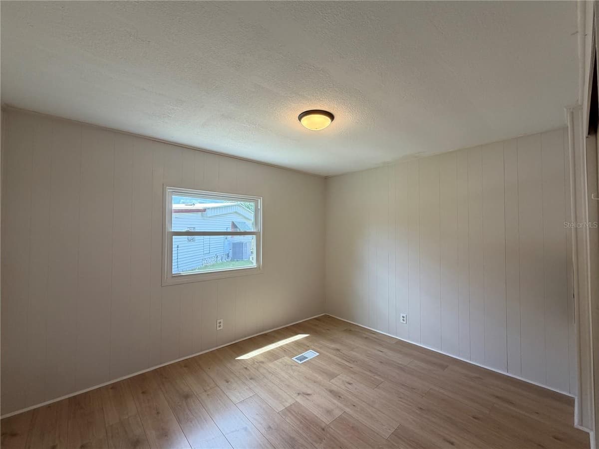 925 BEECHWOOD AVENUE — photo 13 of 26