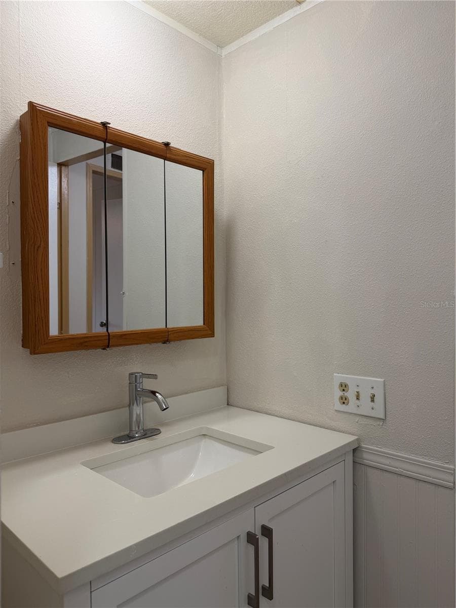 925 BEECHWOOD AVENUE — photo 11 of 26