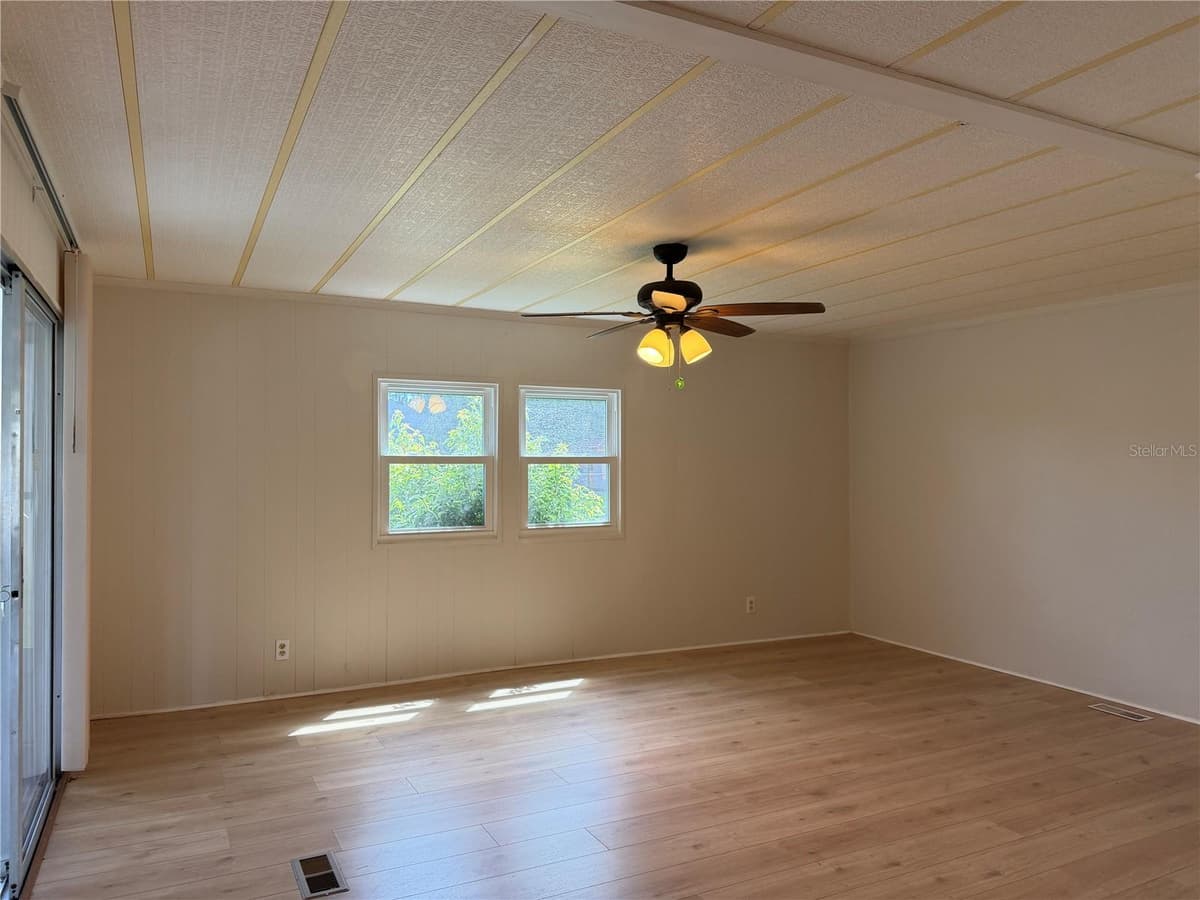 925 BEECHWOOD AVENUE — photo 5 of 26