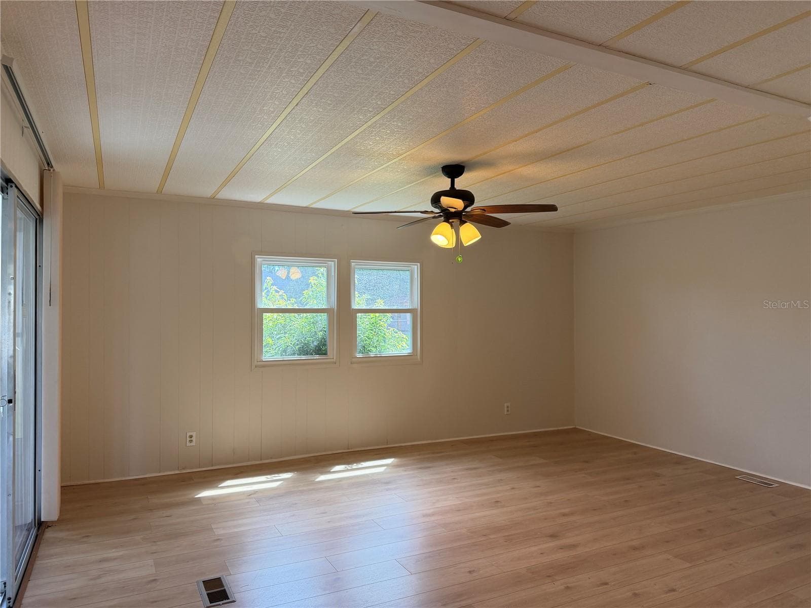 925 BEECHWOOD AVENUE — photo 5 of 26