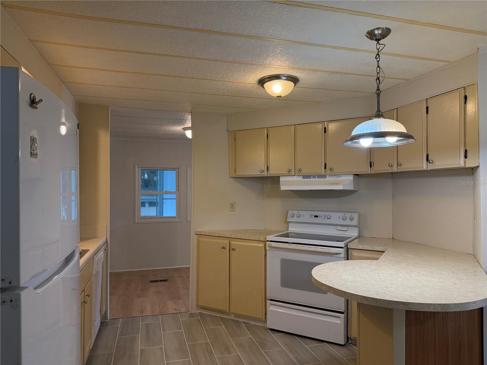 925 BEECHWOOD AVENUE — photo 6 of 26