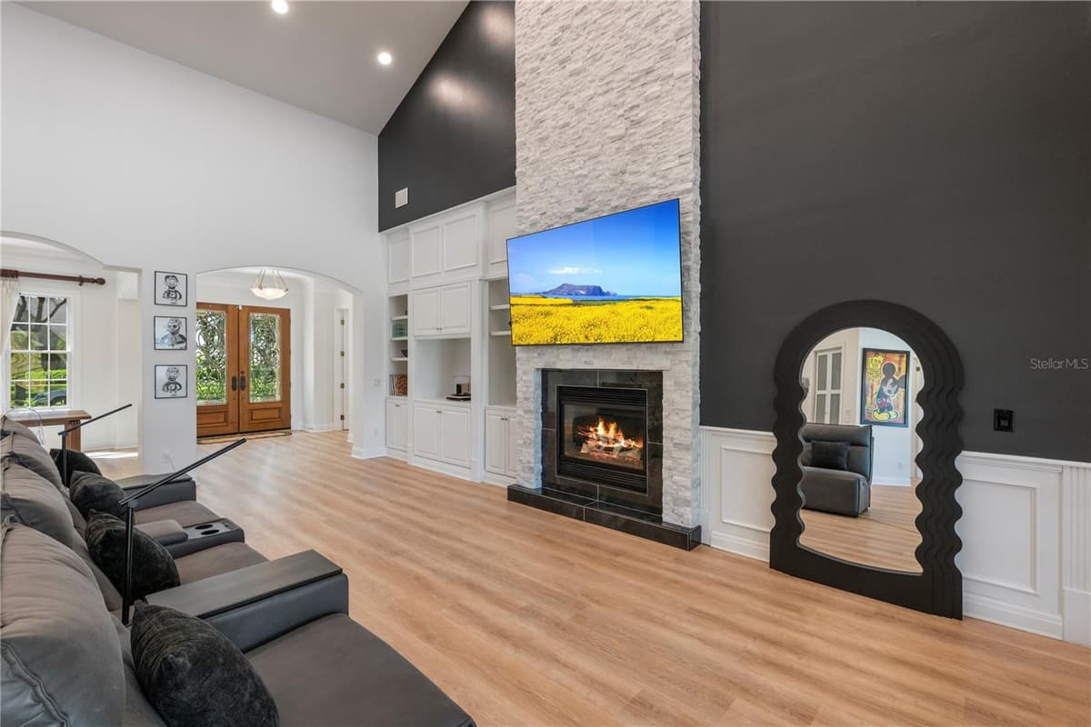 6241 BLAKEFORD DRIVE — photo 10 of 57