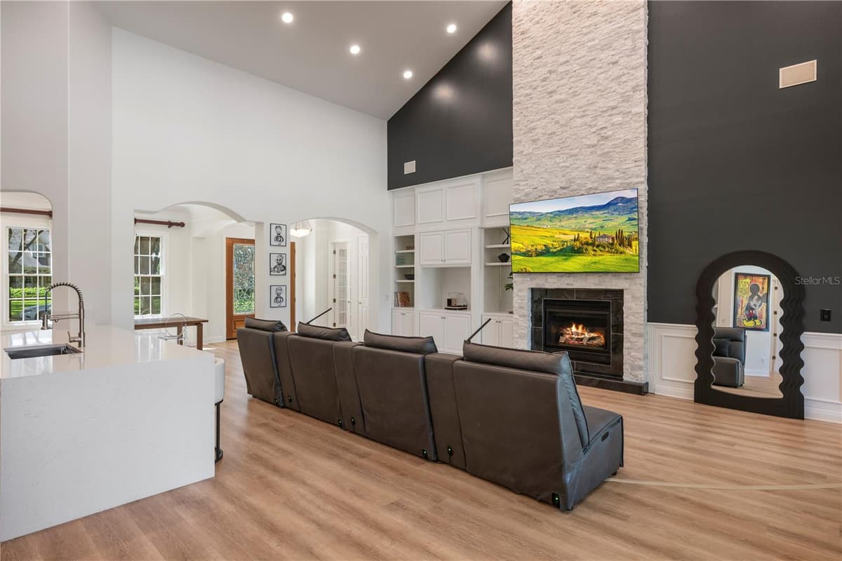 6241 BLAKEFORD DRIVE — photo 9 of 57