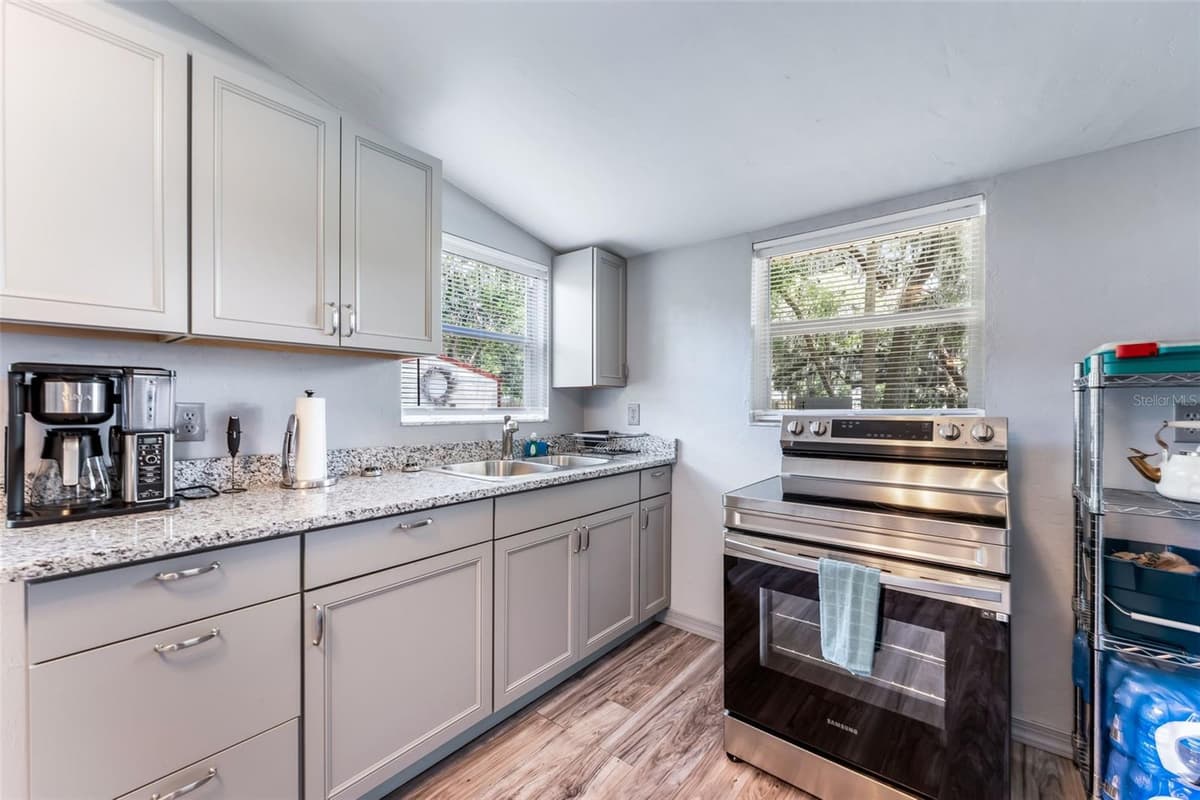 302 PARK AVENUE — photo 10 of 22