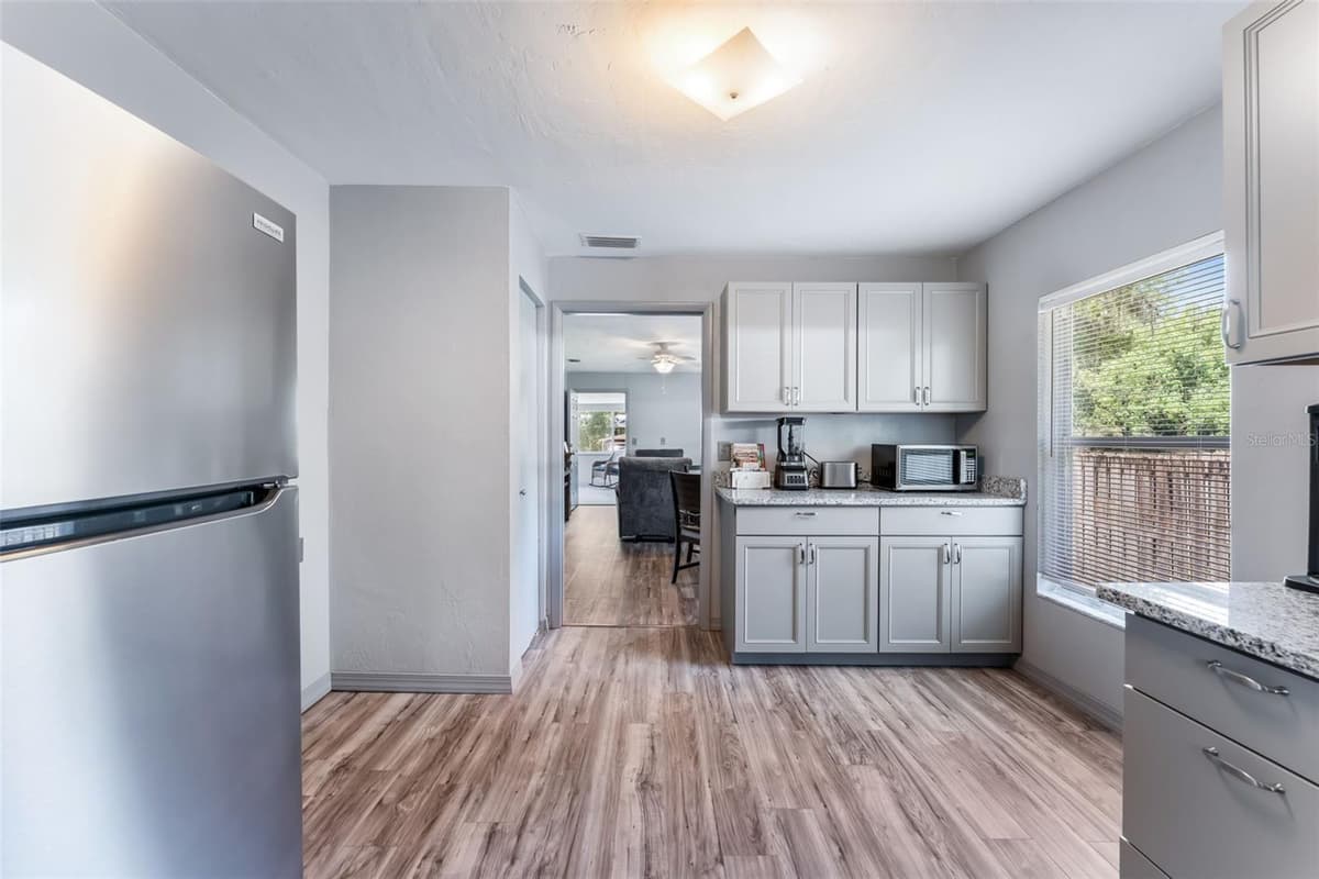 302 PARK AVENUE — photo 11 of 22