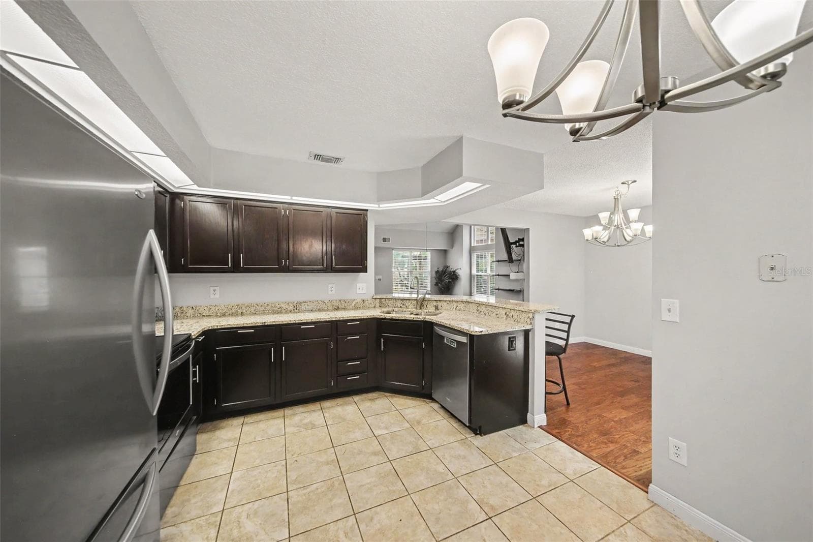 2758 WAYMEYER DR — photo 15 of 26