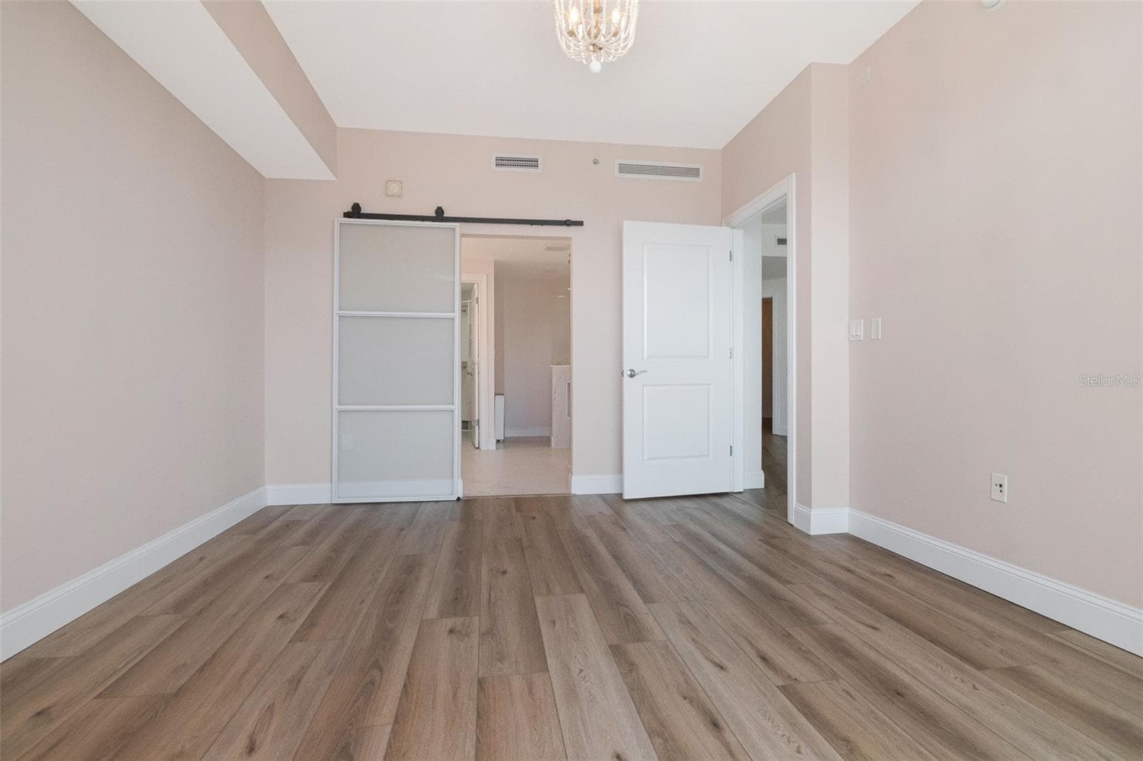 450 KNIGHTS RUN AVENUE — photo 20 of 55
