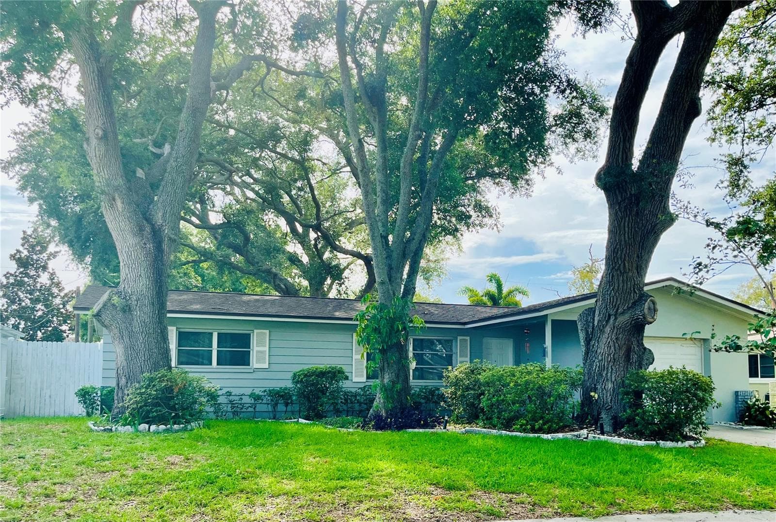 528 LAKE DRIVE — photo 1 of 17