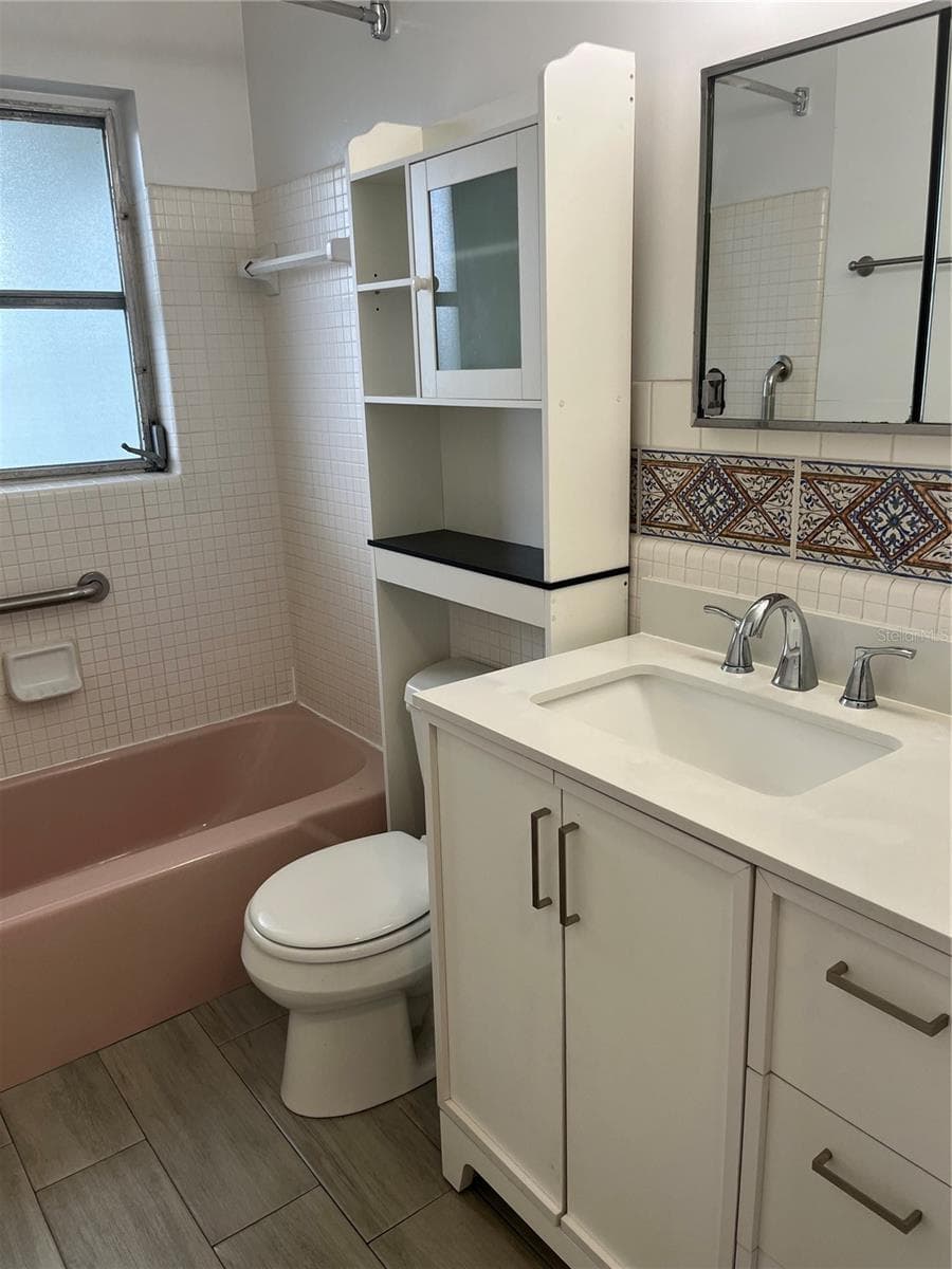 528 LAKE DRIVE — photo 9 of 17