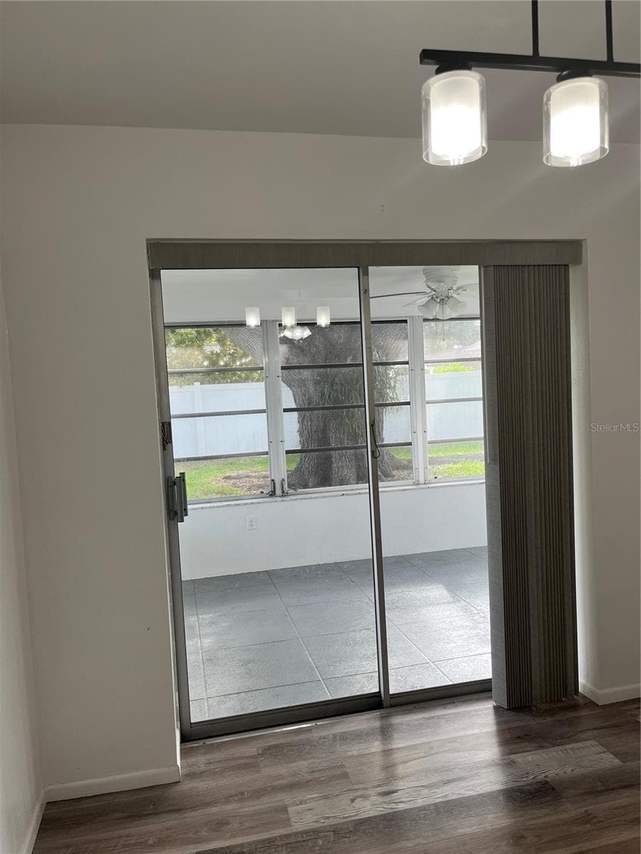528 LAKE DRIVE — photo 4 of 17