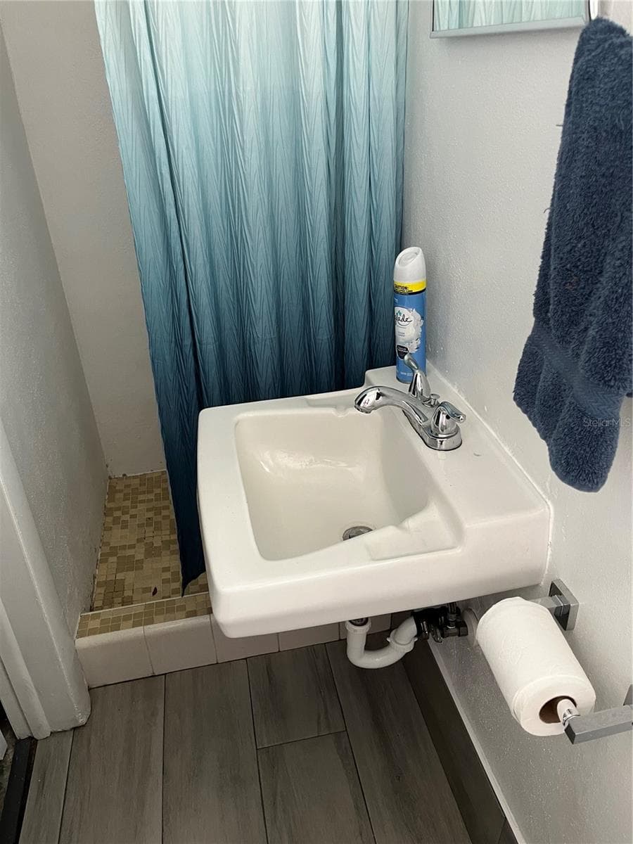 528 LAKE DRIVE — photo 13 of 17